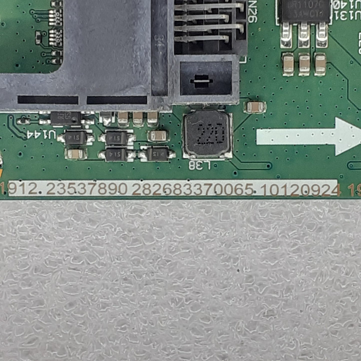 CARTE PRINCIPALE VESTEL 23537890 pour Télé HITACHI 32HE2000