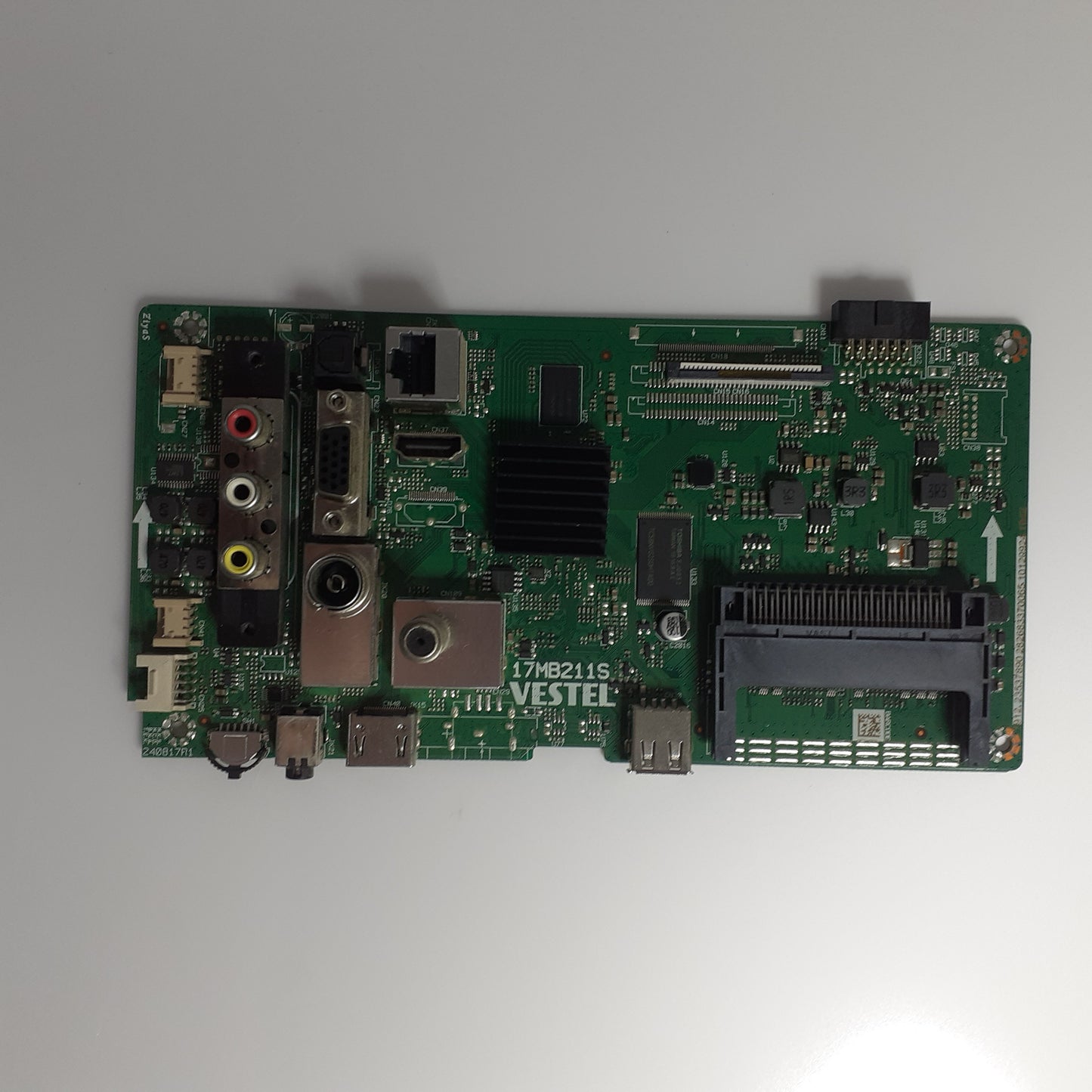 CARTE PRINCIPALE VESTEL 23537890 pour Télé HITACHI 32HE2000