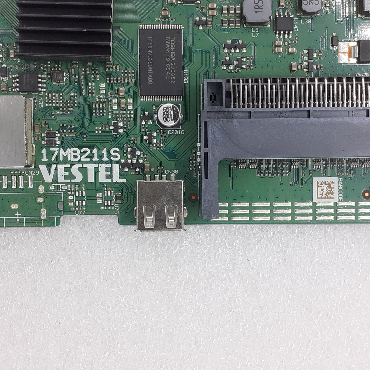 CARTE PRINCIPALE VESTEL 23537890 pour Télé HITACHI 32HE2000