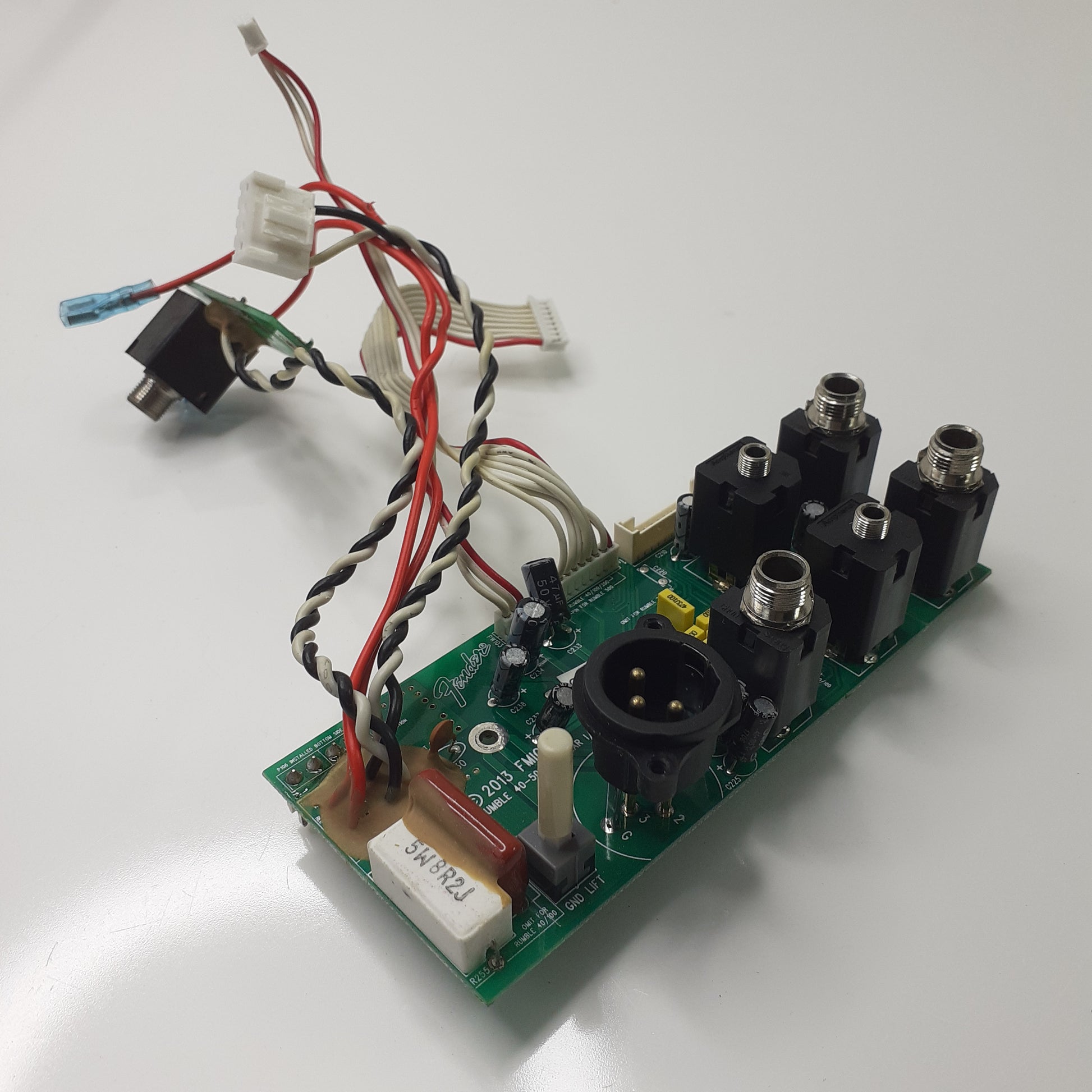 CARTE entrées-sorties arrière R8500 REAR I/O pour ampli FENDER RUMBLE 500