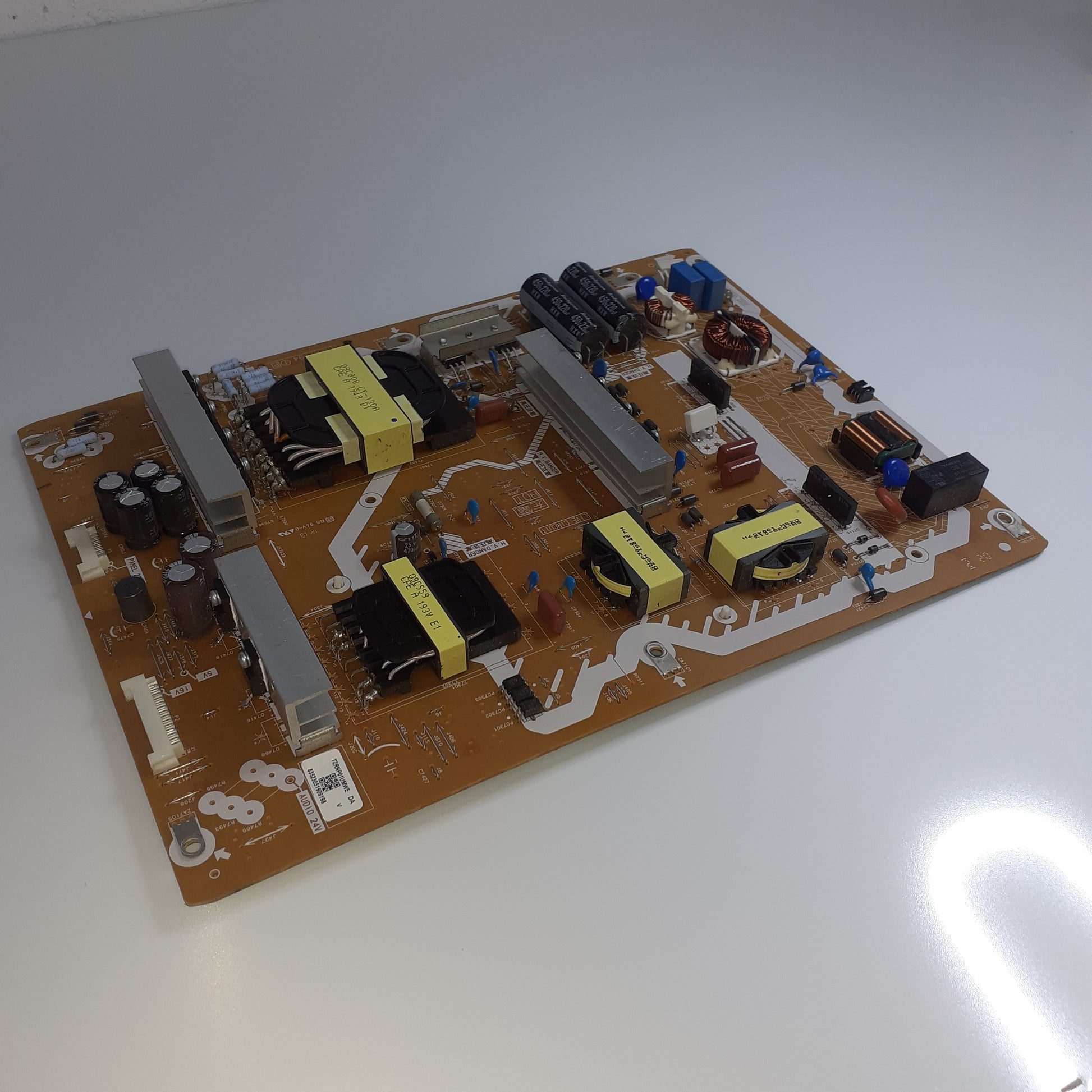 CARTE D'ALIMENTATION TZRNP01UMWE DA pour Télé PANASONIC  TX-65GZ 1000E