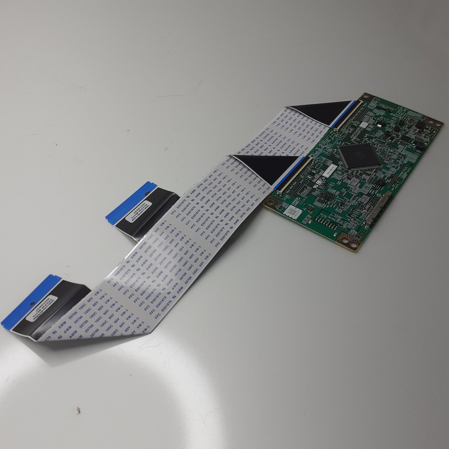 CARTE T-CON RUNTK0409FV ZC QPWBK0409FVZZ pour Télé SHARP 40BN3EA