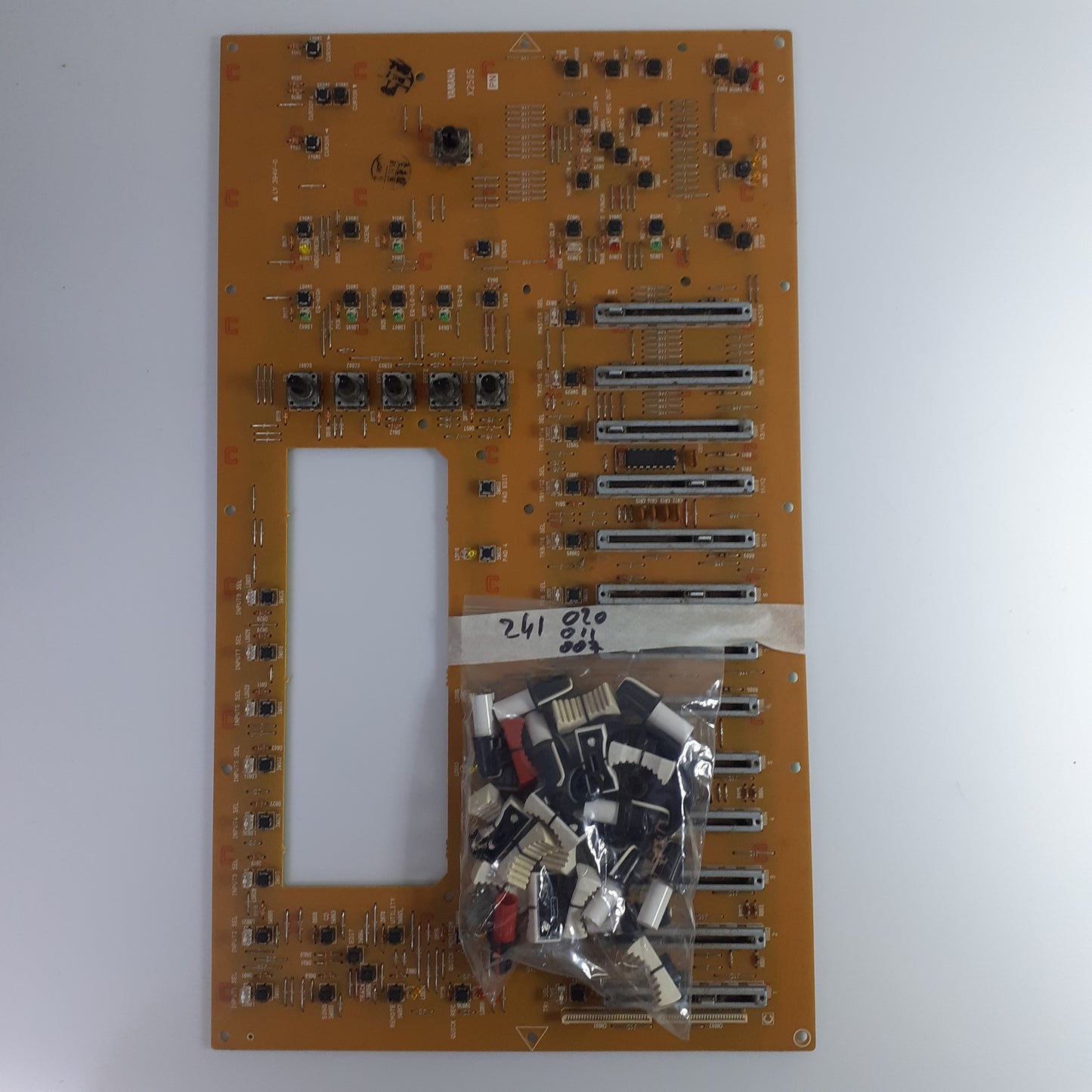 CARTE DE COMMANDE X2505 pour HIFI YAMAHA AUDIO WORKSTATION AW16G