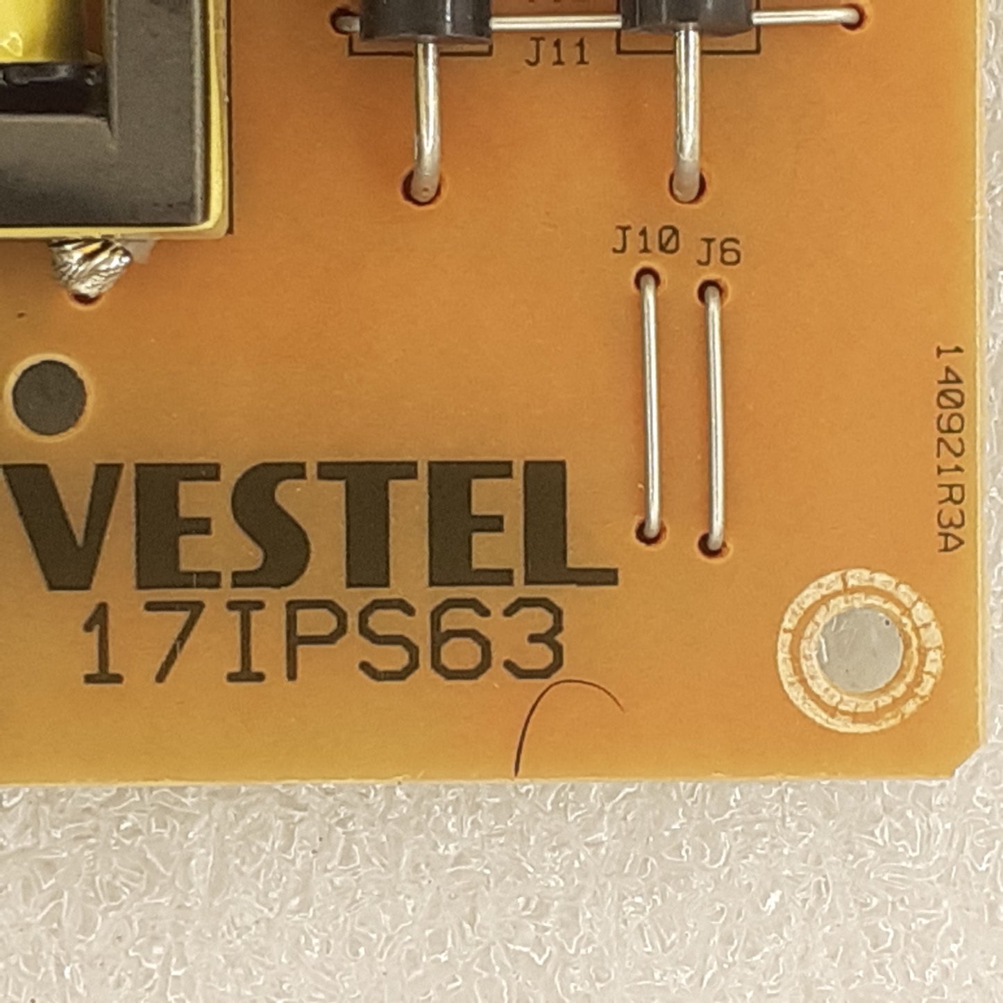 CARTE D'ALIMENTATION VESTEL 23677682 17IPS63 pour Télé TECHWOOD TK32BC05B/2
